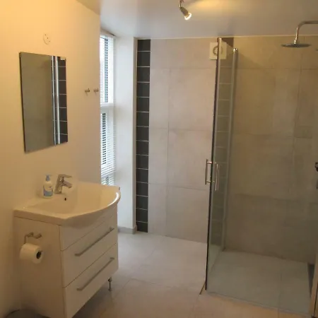 Hos Tina Bed and Breakfast 3*