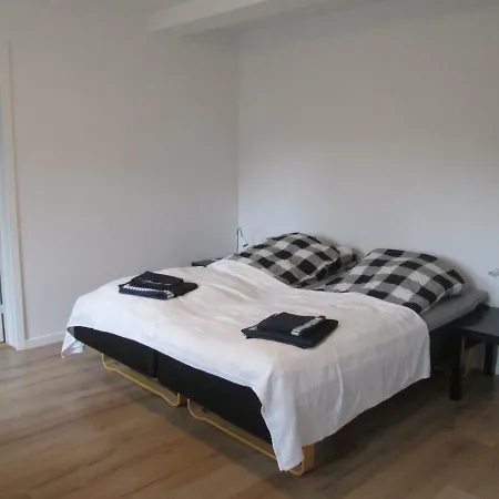 Hos Tina Bed & Breakfast *